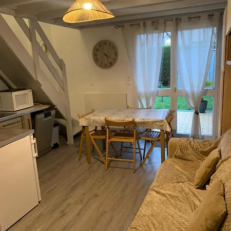 Holiday home Cosy Avec Jardin, Piscine Et Parking Cabourg