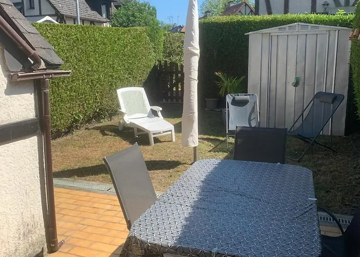 Casa vacanze Cosy Avec Jardin, Piscine Et Parking