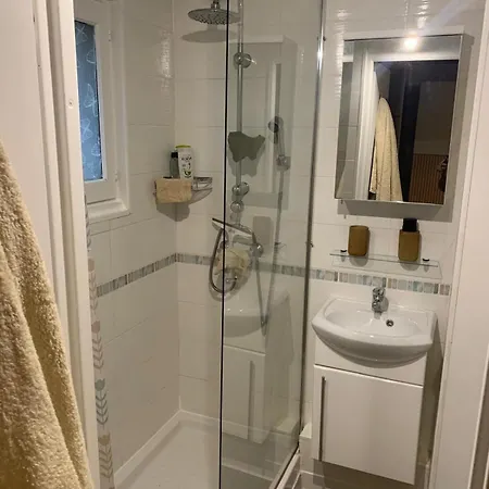 Cosy Avec Jardin, Piscine Et Parking