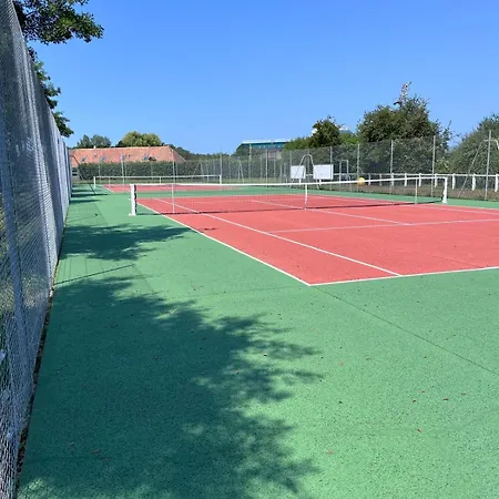 Cosy Avec Jardin, Piscine Et Parking Hébergement de vacances