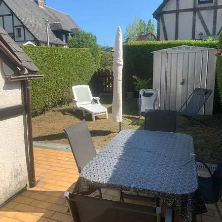 Dom wakacyjny Cosy Avec Jardin, Piscine Et Parking