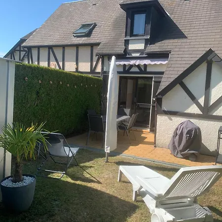 Dom wakacyjny Cosy Avec Jardin, Piscine Et Parking