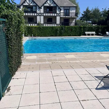 Cosy Avec Jardin, Piscine Et Parking Dom wakacyjny