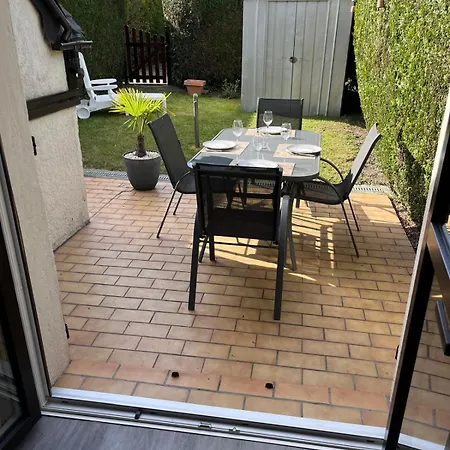 Dom wakacyjny Cosy Avec Jardin, Piscine Et Parking