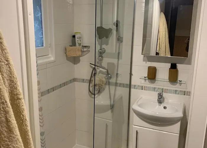 Cosy Avec Jardin, Piscine Et Parking