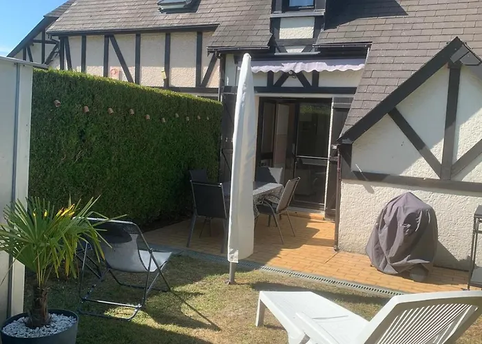Dom wakacyjny Cosy Avec Jardin, Piscine Et Parking