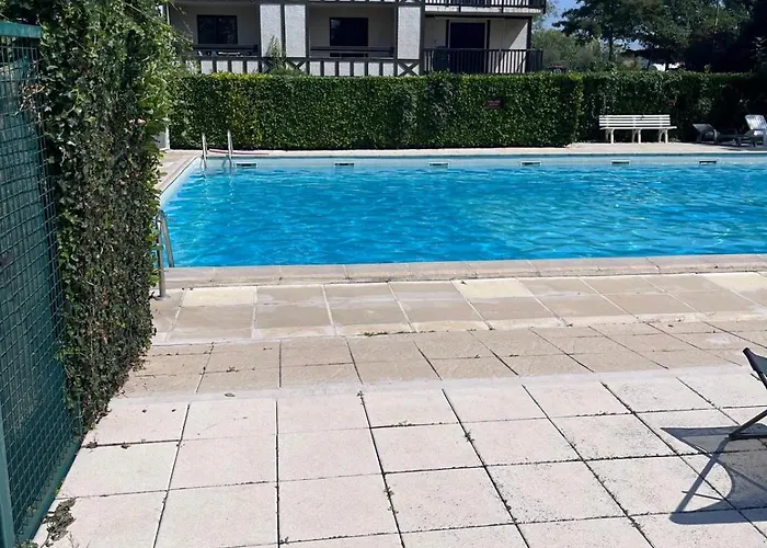 Cosy Avec Jardin, Piscine Et Parking Dom wakacyjny